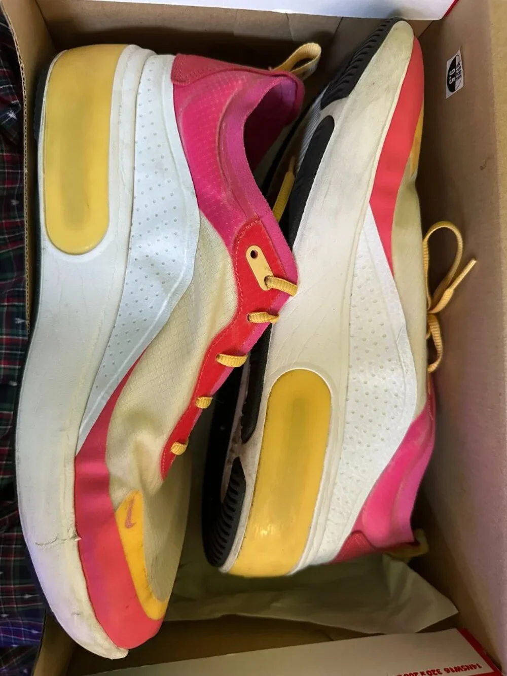 Nike Women's Air Max Dia (10.5), White/Laser Fuchsia-ember Glow - Picture 3 of 9